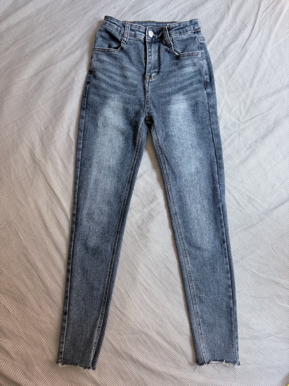 Women’s High-Rise Slim Jeans in Faded Blue